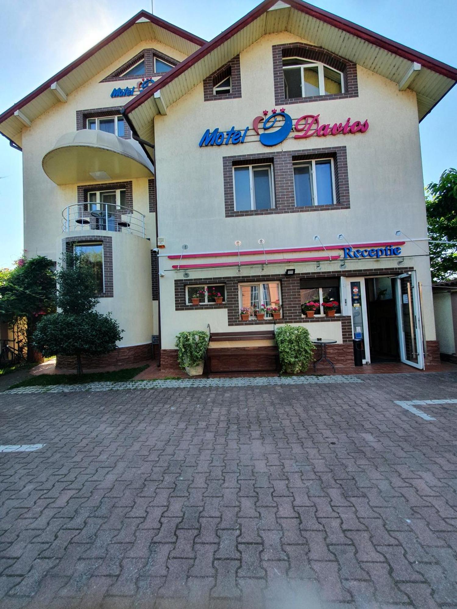 Motel Davios Targu Jiu Exterior photo
