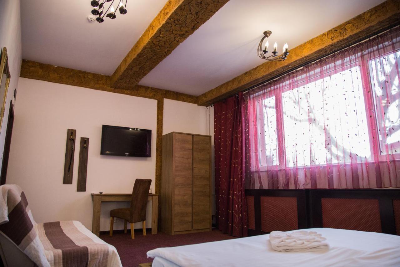 Motel Davios Targu Jiu Exterior photo